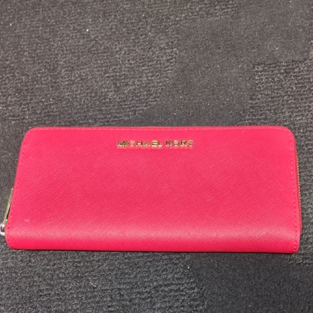 Michael Kors Fuchsia Wallet